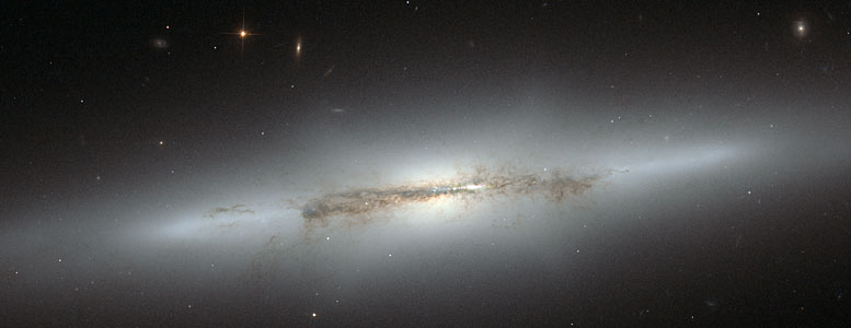 Hubble looks at sideways NGC 4710 (crop)