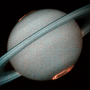 Hubble provides clear images of Saturn's aurora