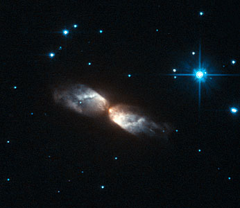 Hubble witnesses the crafting of a celestial masterpiece