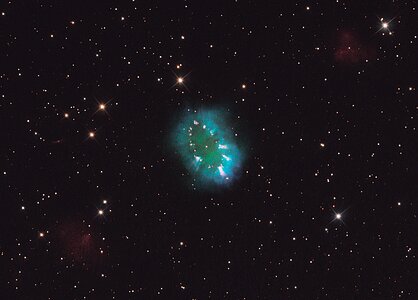 Hubble offers a dazzling necklace