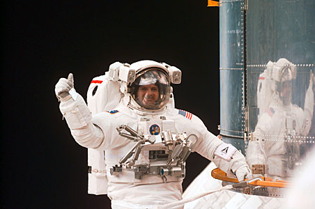 SM3A: Waving Astronaut