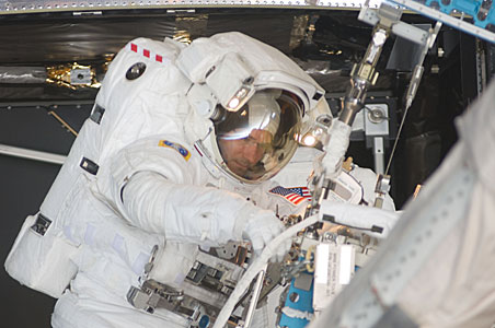 SM4: astronaut Michael Good works on Hubble