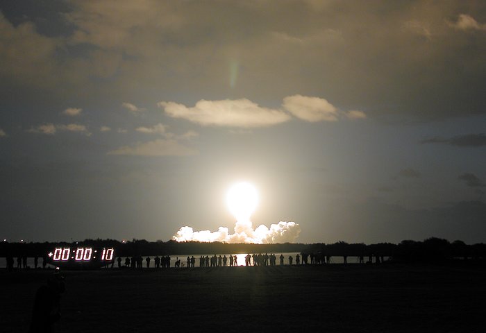 SM3B - Colombia heads into the early morning sky on its way to the Hubble Space Telescope