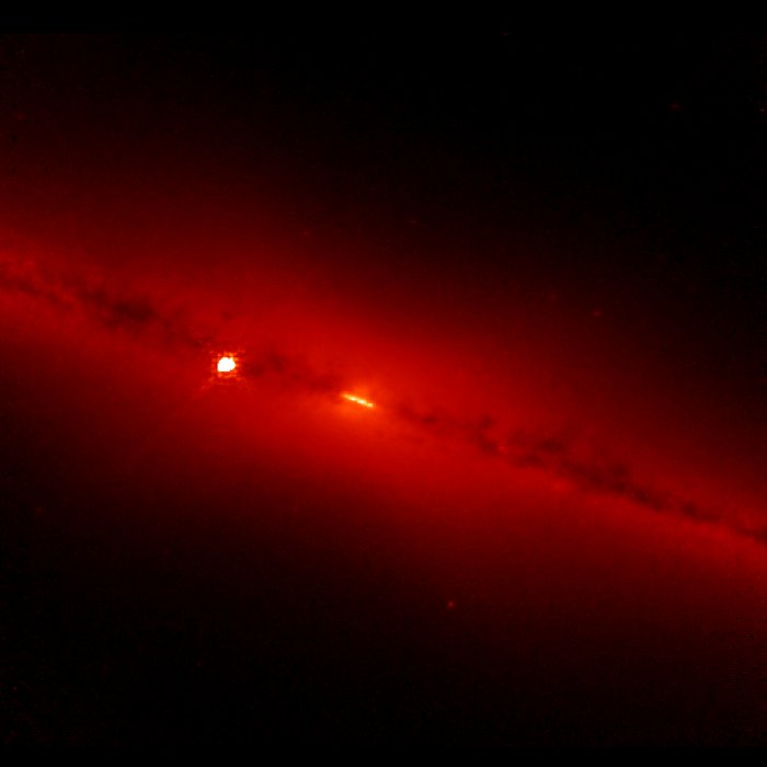 NICMOS finds a golden ring at the heart of a galaxy (NICMOS image)