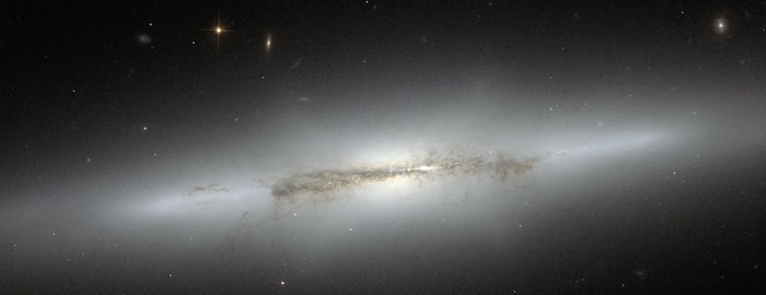 Hubble looks at sideways NGC 4710 (crop)