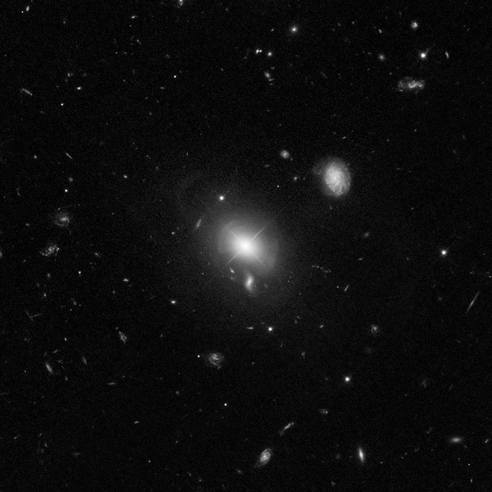 Quasar MC2 1635+119 and host galaxy