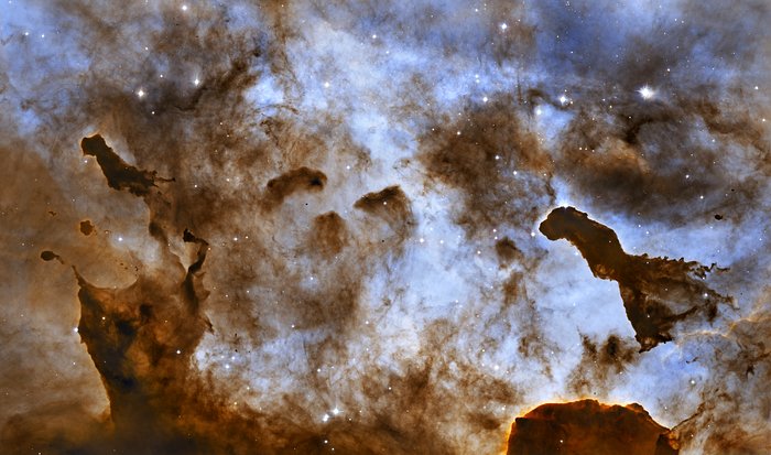 Cosmic ice sculptures: dust pillars in the Carina Nebula