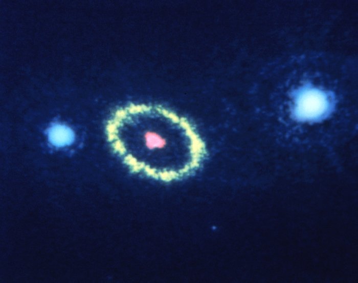 Hubble Space Telescope resolves gaseous ring around supernova