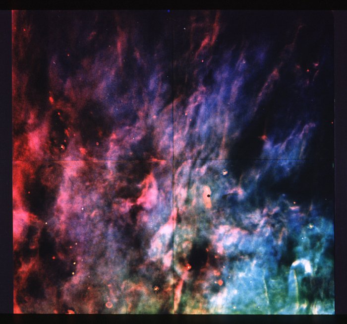 Window-curtain structure of the Orion Nebula revealed