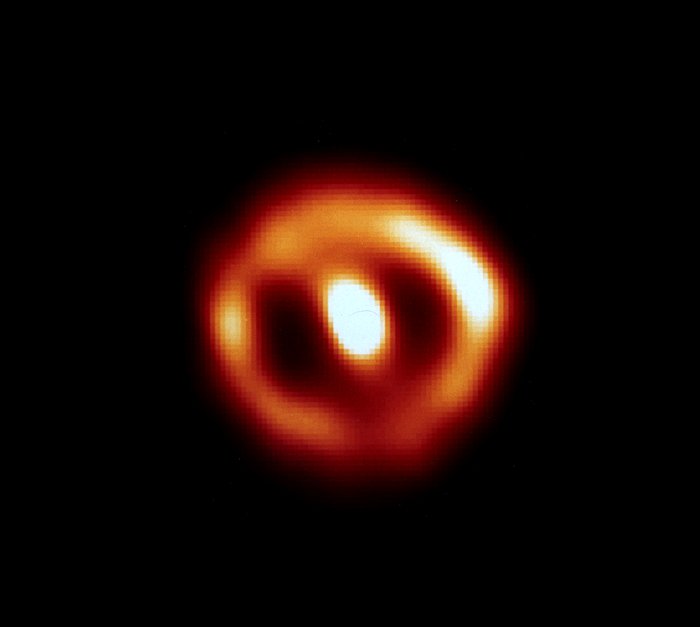 Hubble sees gas shell around Nova Cygni 1992