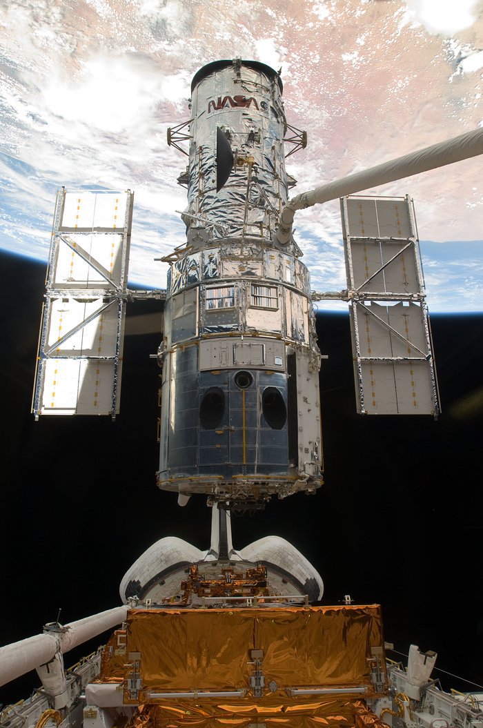 SM4: Hubble Space Telescope just before astronauts released it