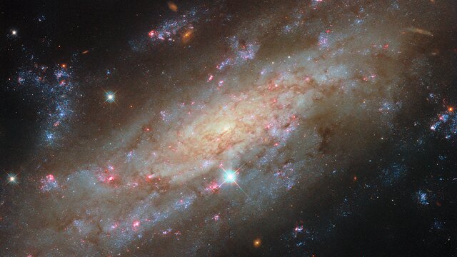 Pan video: NGC 3137